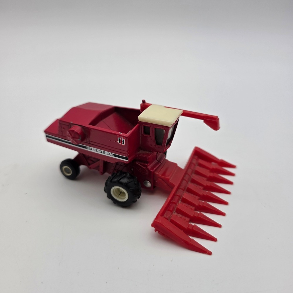International Harvester Combine Harvester Kids Die-Cast Farm Toy Red 4.5"